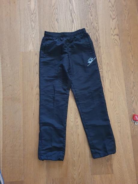 Sustakove nohavice, 152