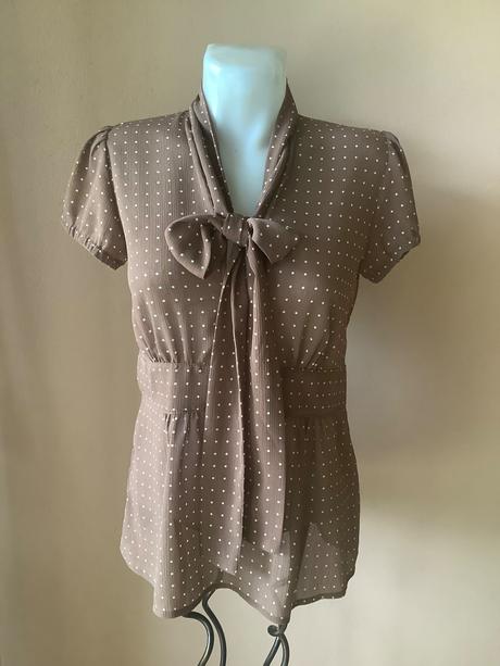 Bodkovana bluzka, 36