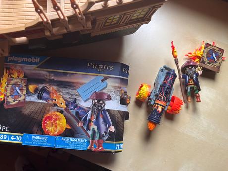 Playmobil piráti 2x set a ďalšia lod a doplnky,