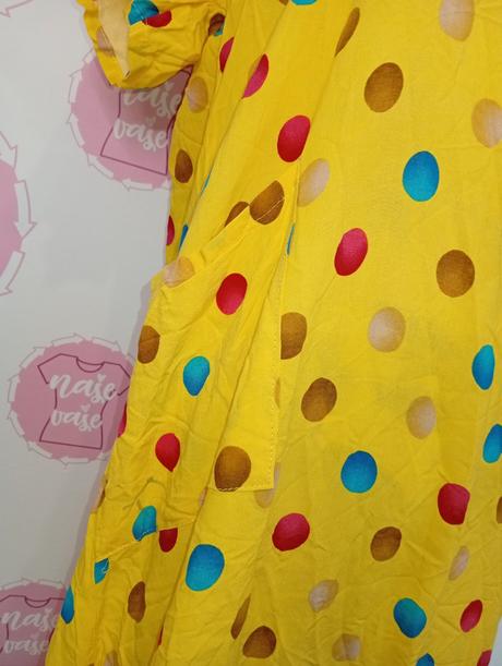 Ľahké bodkované šaty s vreckami, 48