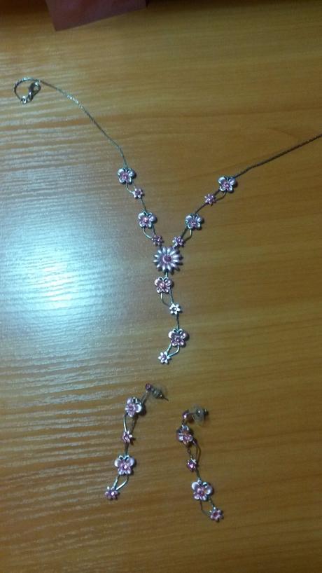 Krásny set k šatám,