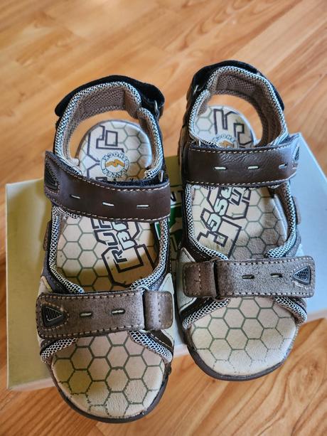 Nove sandalky hnede, santé,30 / 32 / 34