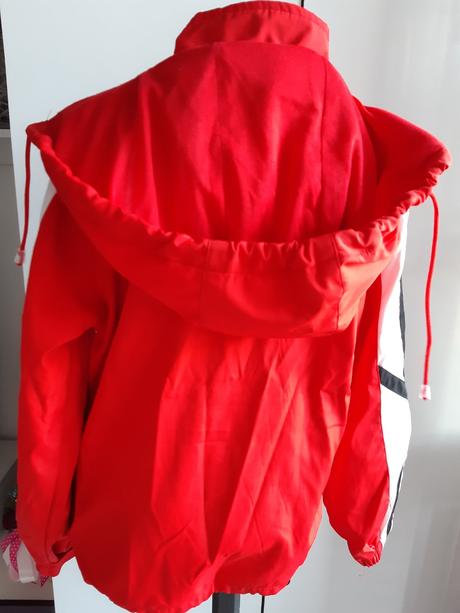 Cerveno-bielo-cierna prechodna vetrovka 140/146, 146