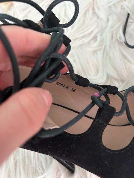 Lodicky na viazanie, 36