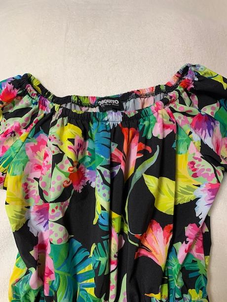 Letné farebné šaty s odhalenými plecami, l / m / s