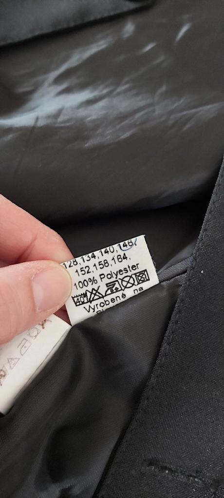 Chlapčenský oblek, 146