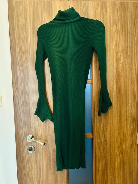 Krásne vrúbkované teplé šaty značky trendyol, s