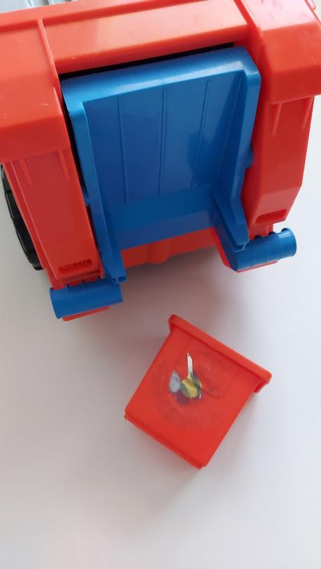 Smetiarske auto lena,