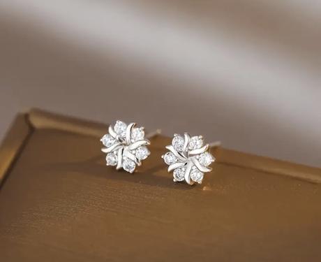 Dámske strieborné náušnice, 