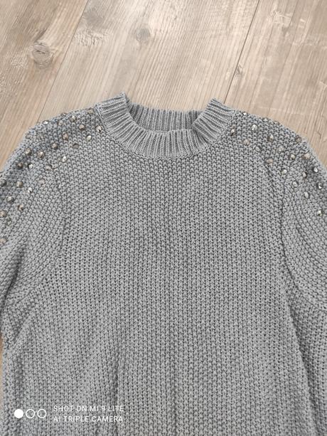 Šedý puover s vybijanim, m