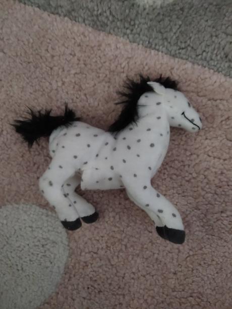 Plyšový koník na prst, 