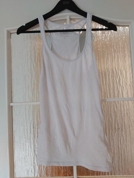 Biele tielko., clockhouse,s