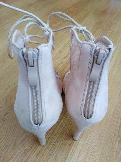 Nádherné čipkované sandálky, 36