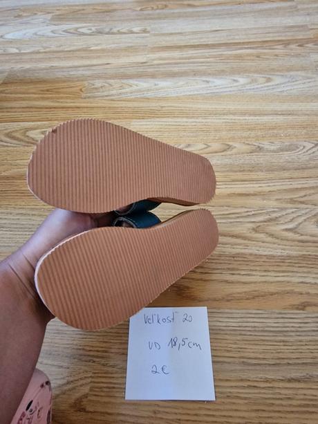 Šľapky veľkosť 20, 28