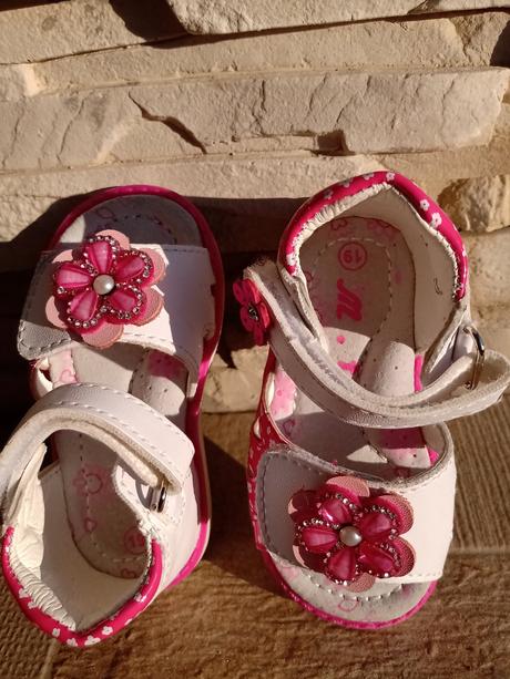 Kvetinkove sandaločky s postovnym, 19