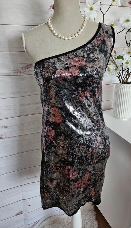 Pekné zaujímavé šaty, george,m