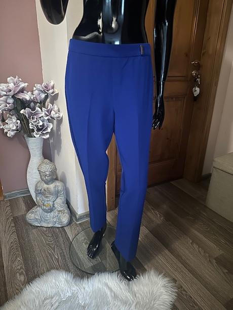 Kráľovský modrý nohavicový kostým zn. gaudi it 44, l / m