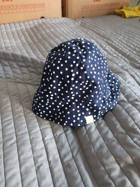 Tmavomodry klobucik, h&m,98