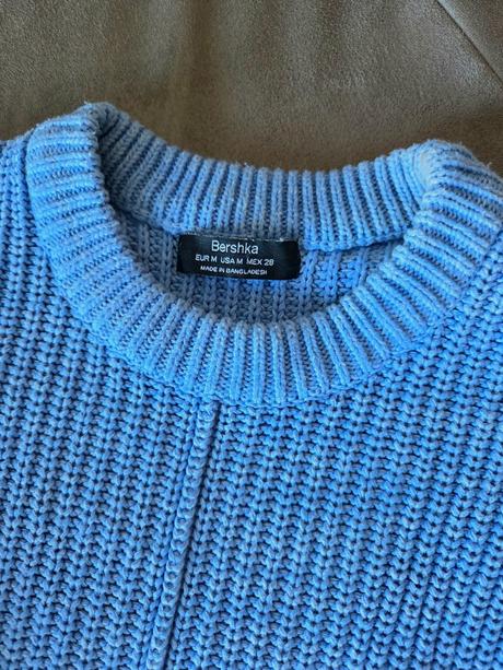 Modrý sveter, bershka,m