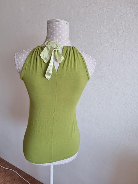 Jablkovozelený top vertus s korálkami 38, 38