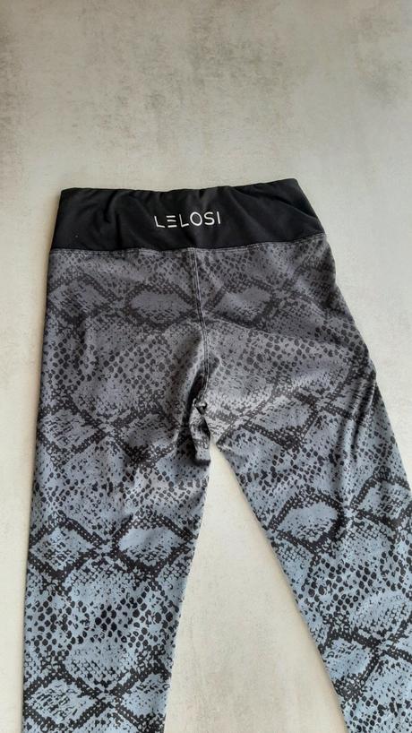 Legíny vzorované lelosi, s