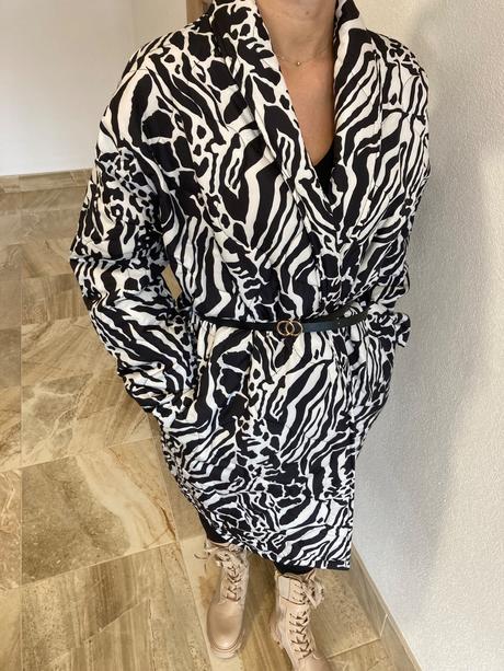 Dámsky kabát s opaskom uni, l / m / s