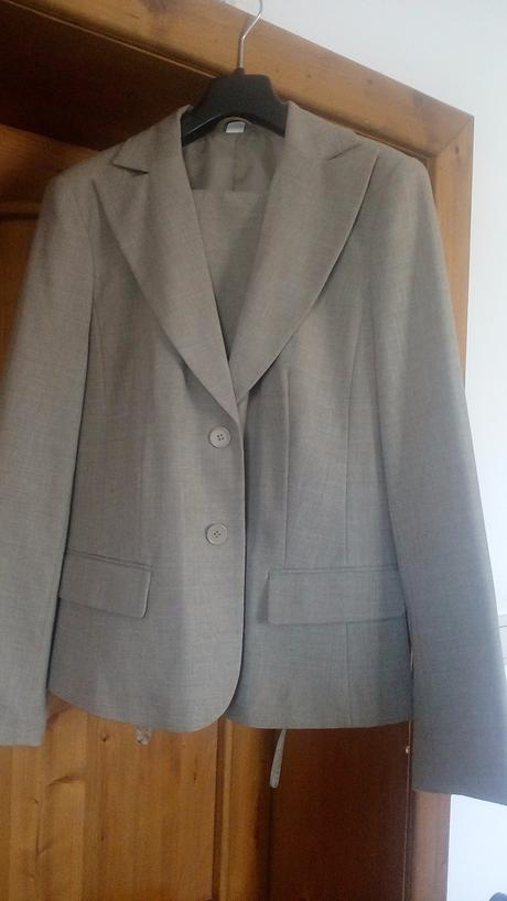 Dámsky kostým, 36