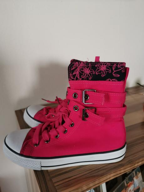 Členkové tenisky, 35