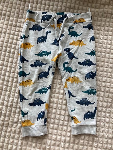 Dino tepláky, c&a,92