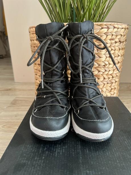 Krásne detské snehule značky moon boot, pc 130 eur, 33