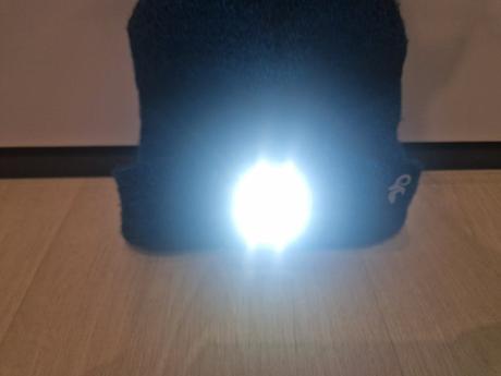 Zimna ciapka s led svetlom, xs