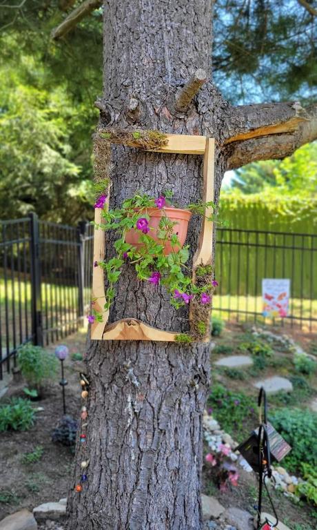 Starý drevený okenný rám, 