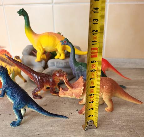 Dinosaury  - 9 kusov - stredná veľkosť, 