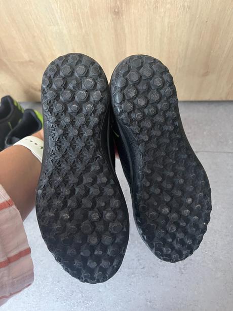 Detské turfy 100 easy tf na suchý zips čierno-žlté, decathlon,32