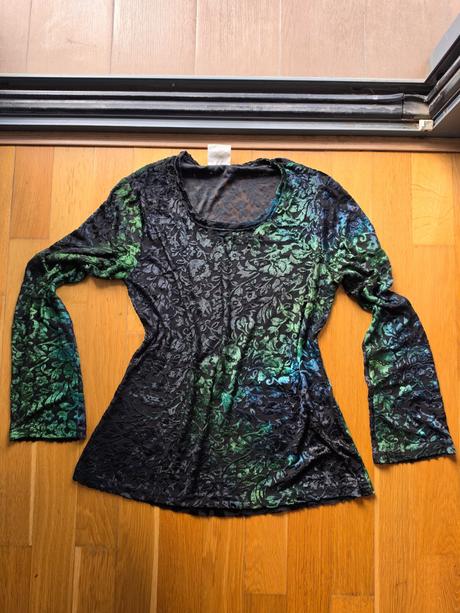 Zaujimavy elegantny top, m