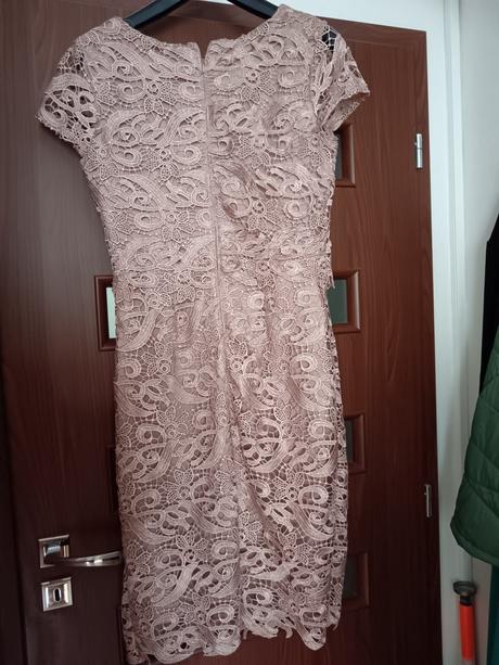 Čipkované šaty, 36