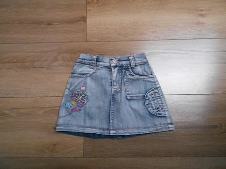 Dievčenská sukňa, 122