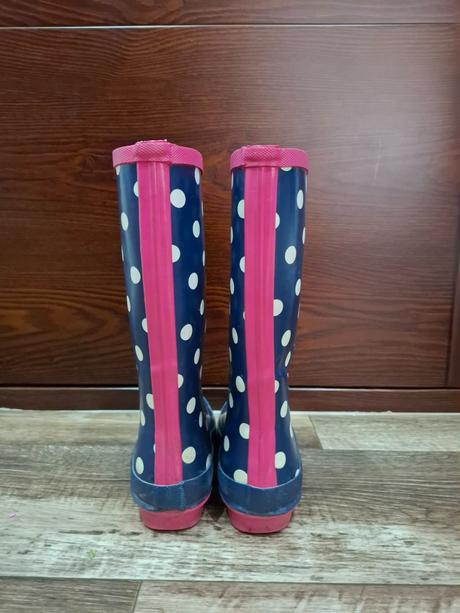 Gumáky bodky, f&f,34