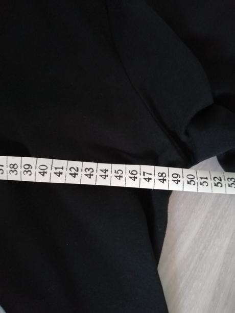 Čierne šaty s mackom, m