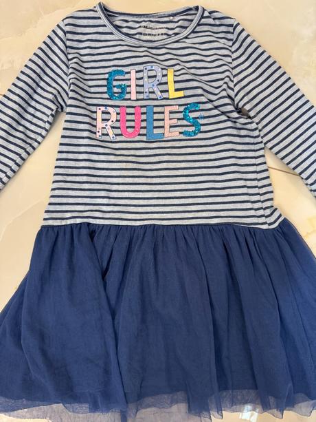 Dievčenské šaty, 128