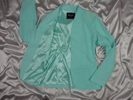 Kvalitné bledozelené sako, s