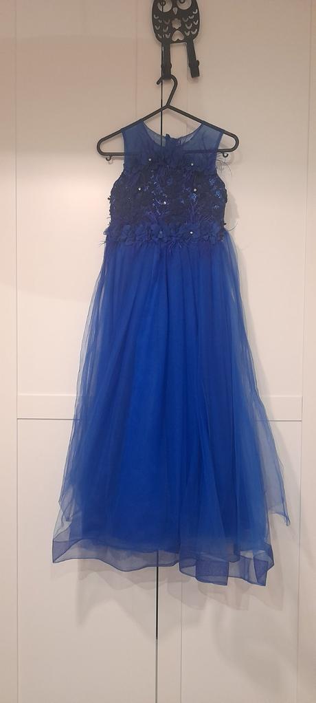 Dievcenske spolocenske saty, 140