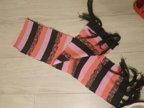 Šál s čiapkou na zimu, authority