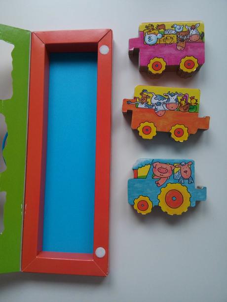 Knižky 3ks v kufríku., 