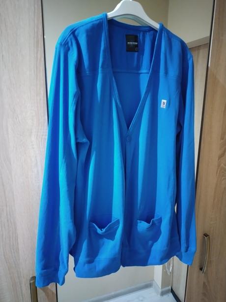 Zaujímavý modrý sveter, l