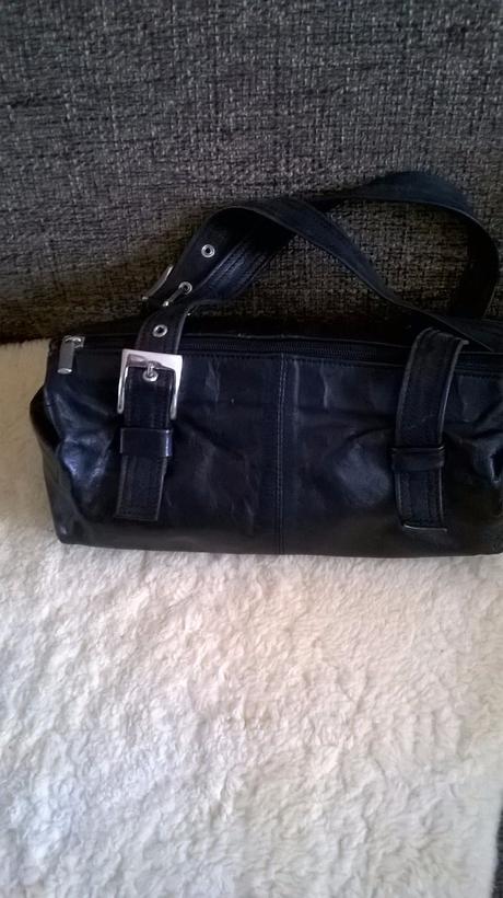 Cierna kozena kabelka,