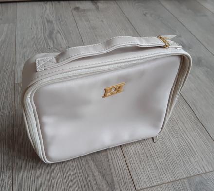 Kozmeticka taska escada,