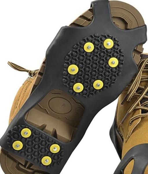 Fungujú protišmykové návleky na topánky pri ľade?