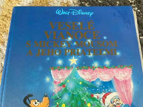 Veselé vianoce s mickey mousom a jeho priateľmi,