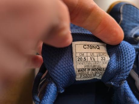 Tenisky - halovky, asics,33